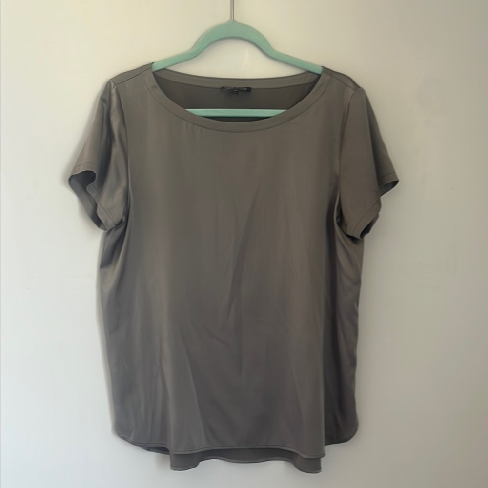 Eileen Fisher Gray Silk tee with Short Sleeves.  Size Small